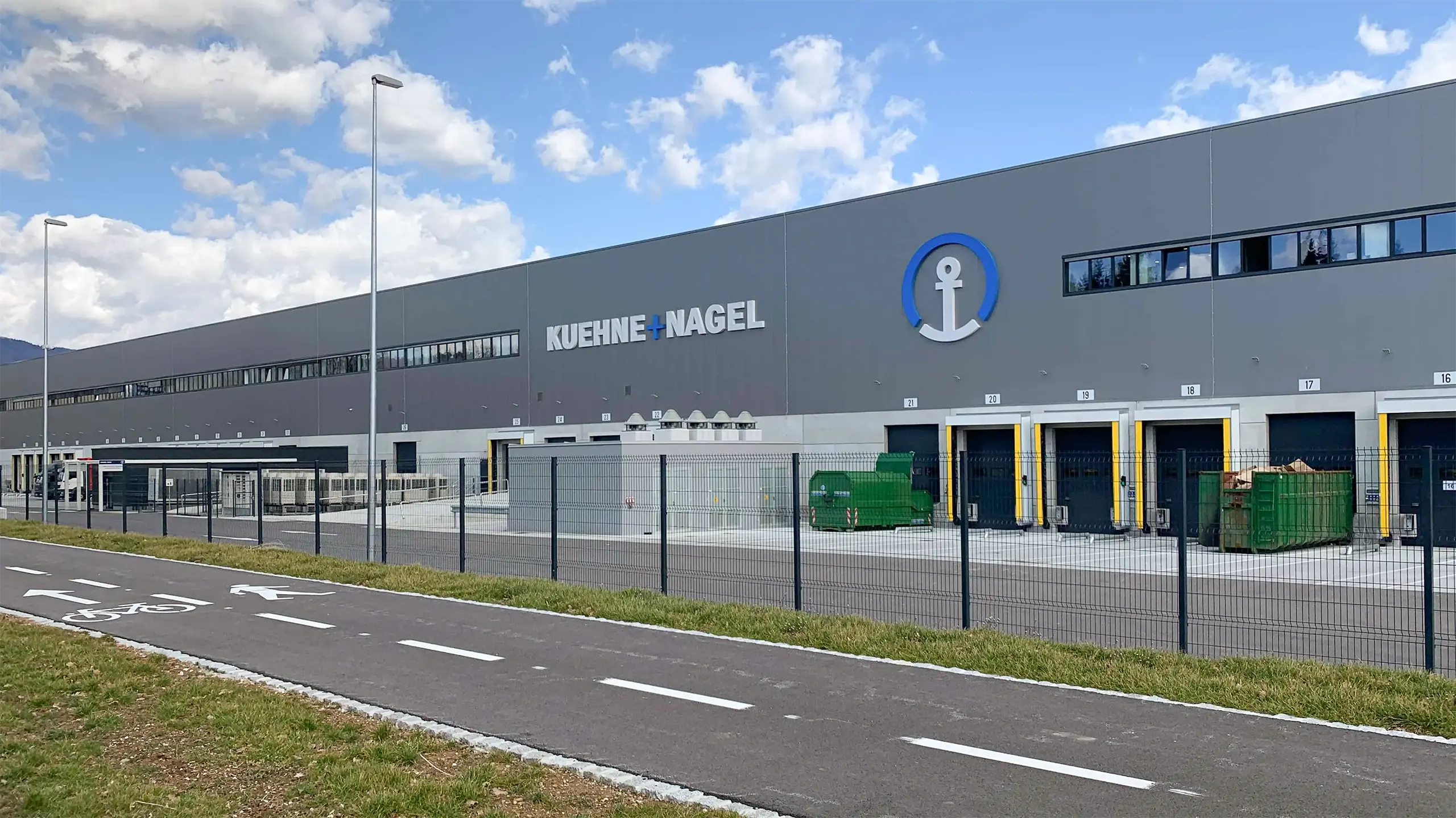 Industrial Project Brnik 1 – modern façade of a logistics warehouse - obrázok 5
