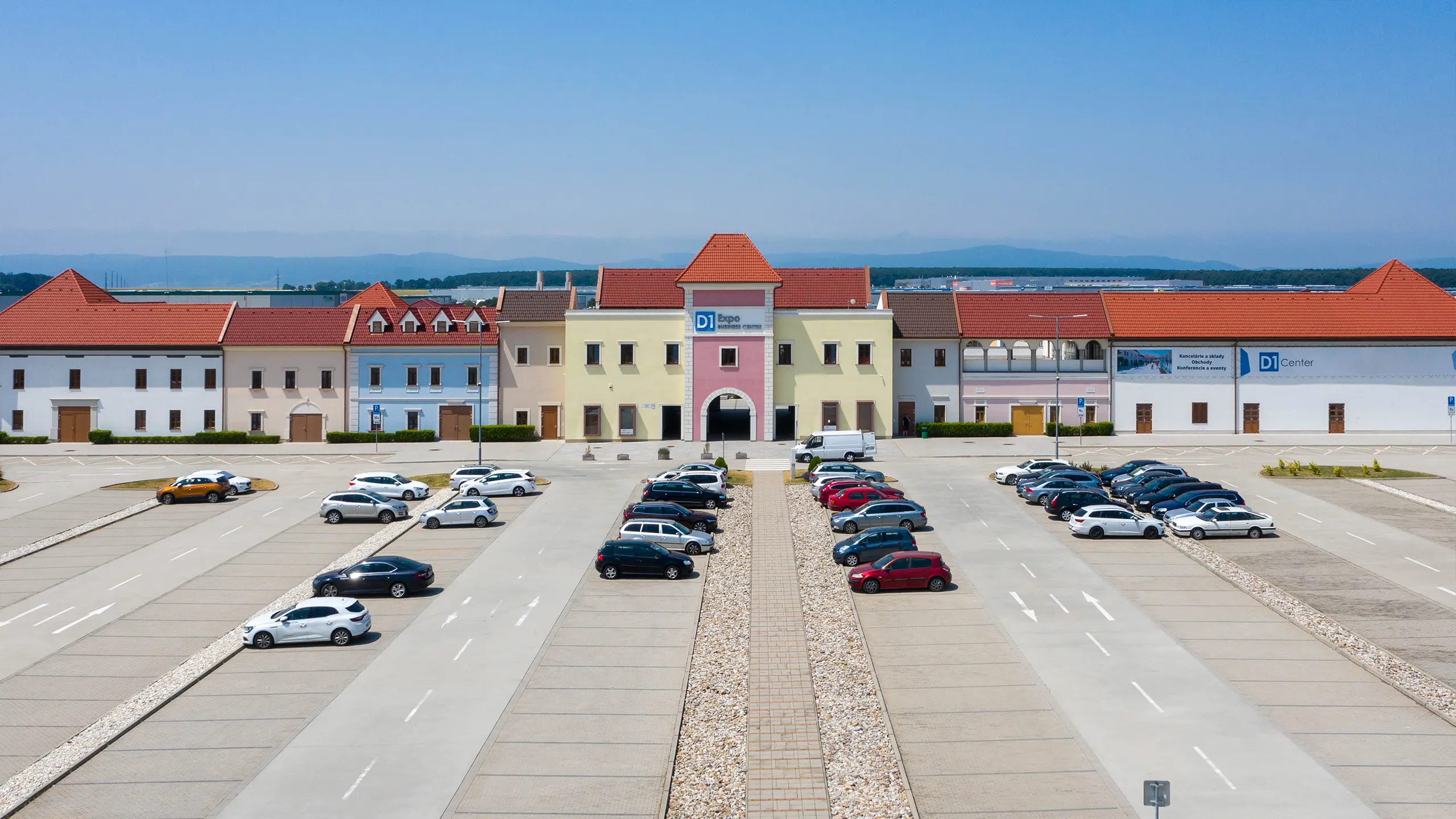 Commercial Project D1 Expo Business Center – main façade with parking facilities - obrázok 2