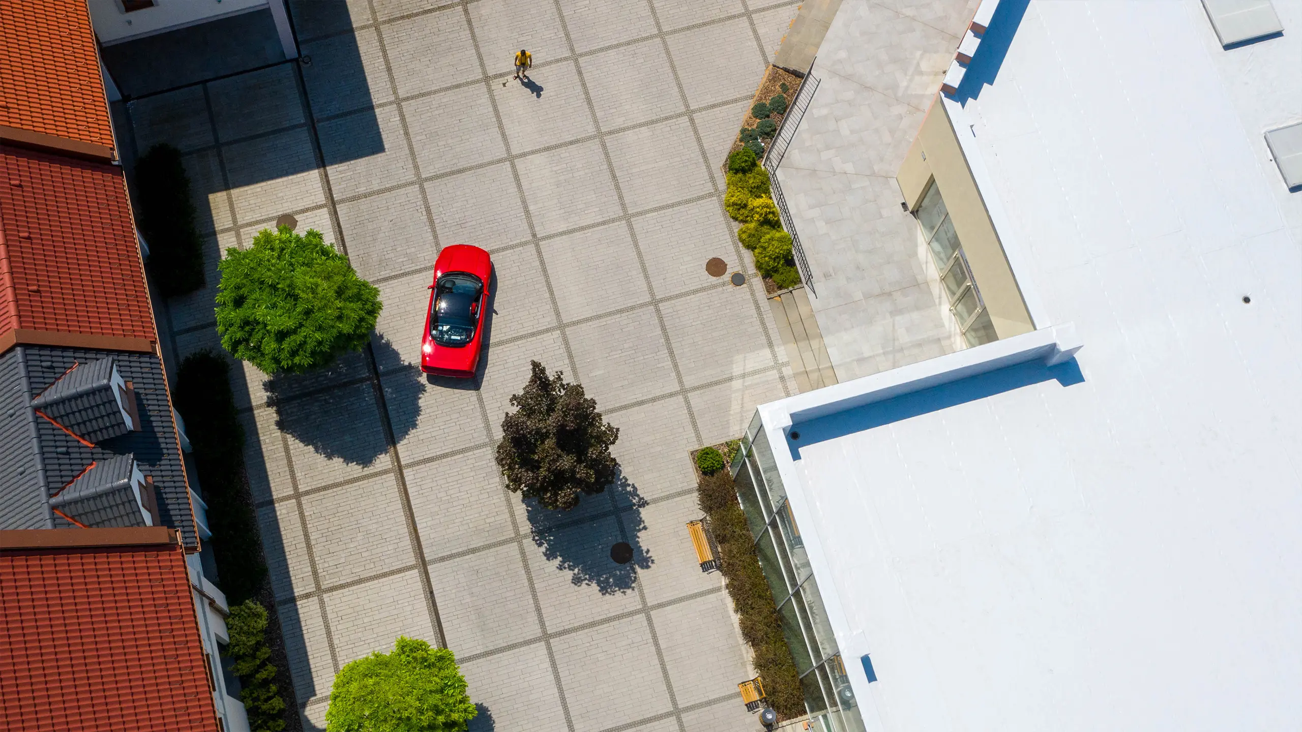 Commercial Project D1 Expo Business Center – central courtyard with landscaped greenery - obrázok 3