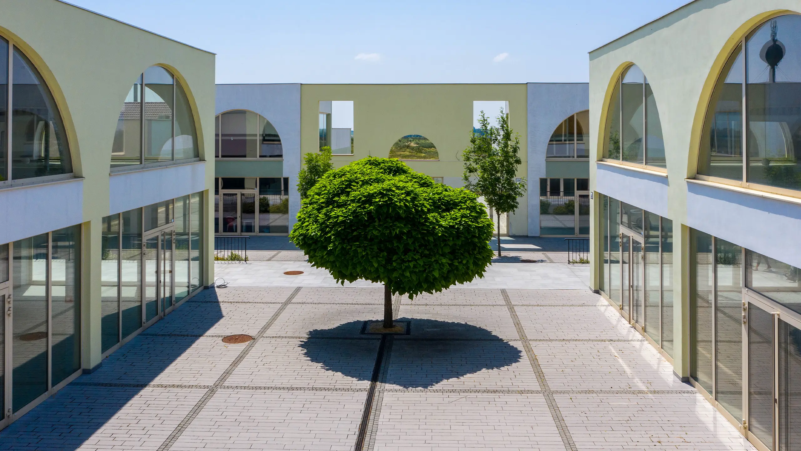 Commercial Project D1 Expo Business Center – relaxation area between buildings - obrázok 4