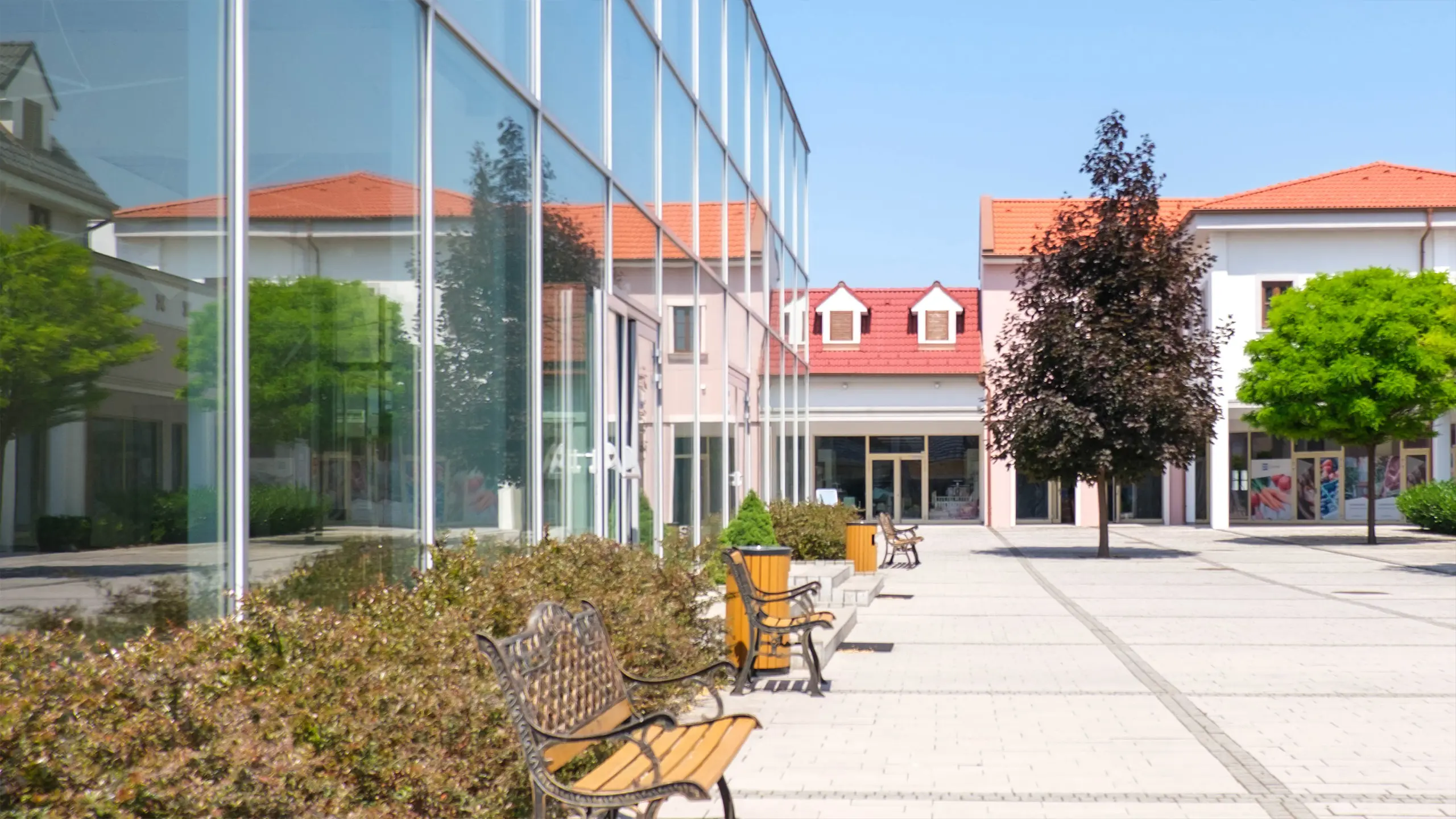 Commercial Project D1 Expo Business Center – glass-fronted office building - obrázok 6