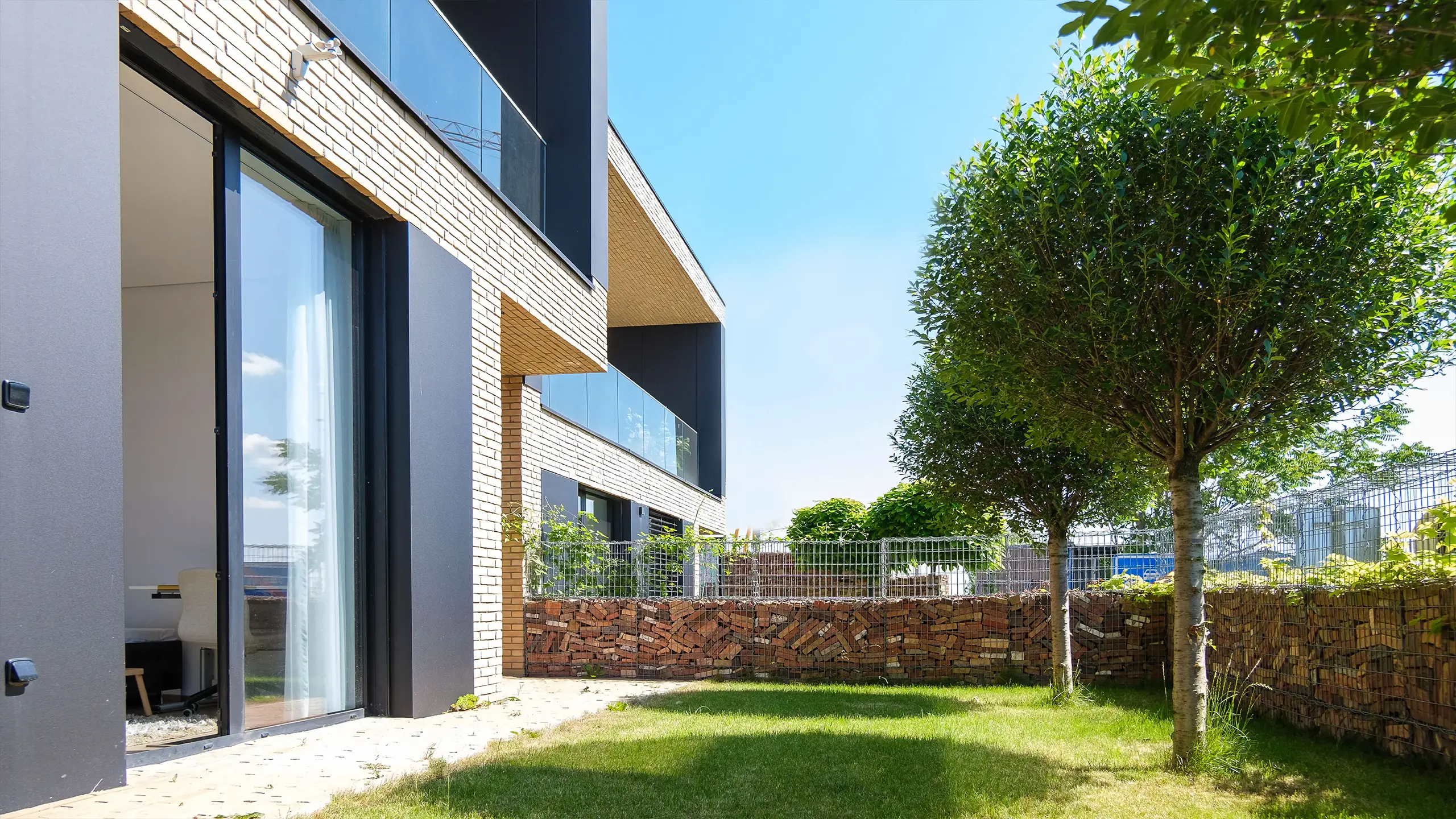 Rezidenčný projekt Eleven Housing – súkromná terasa rezidenčného domu - obrázok 7