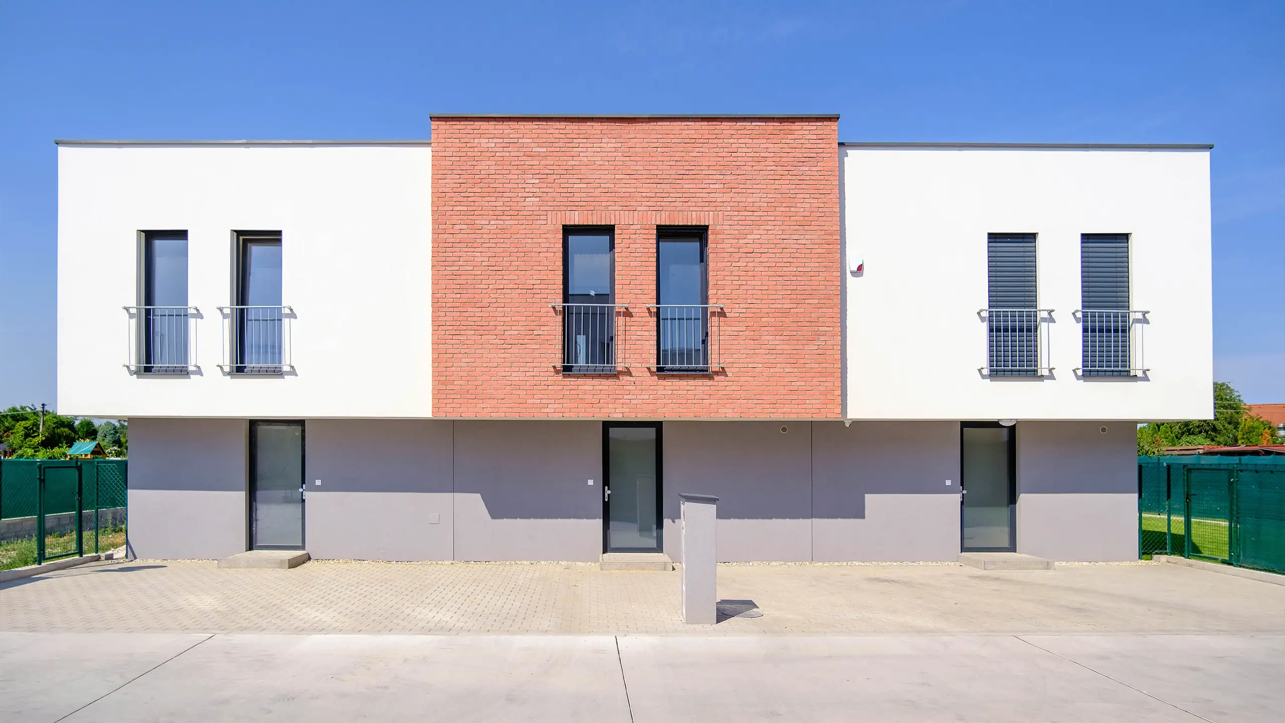 Residential Project Julianin dvor – terraced family home with contemporary architecture - obrázok 2