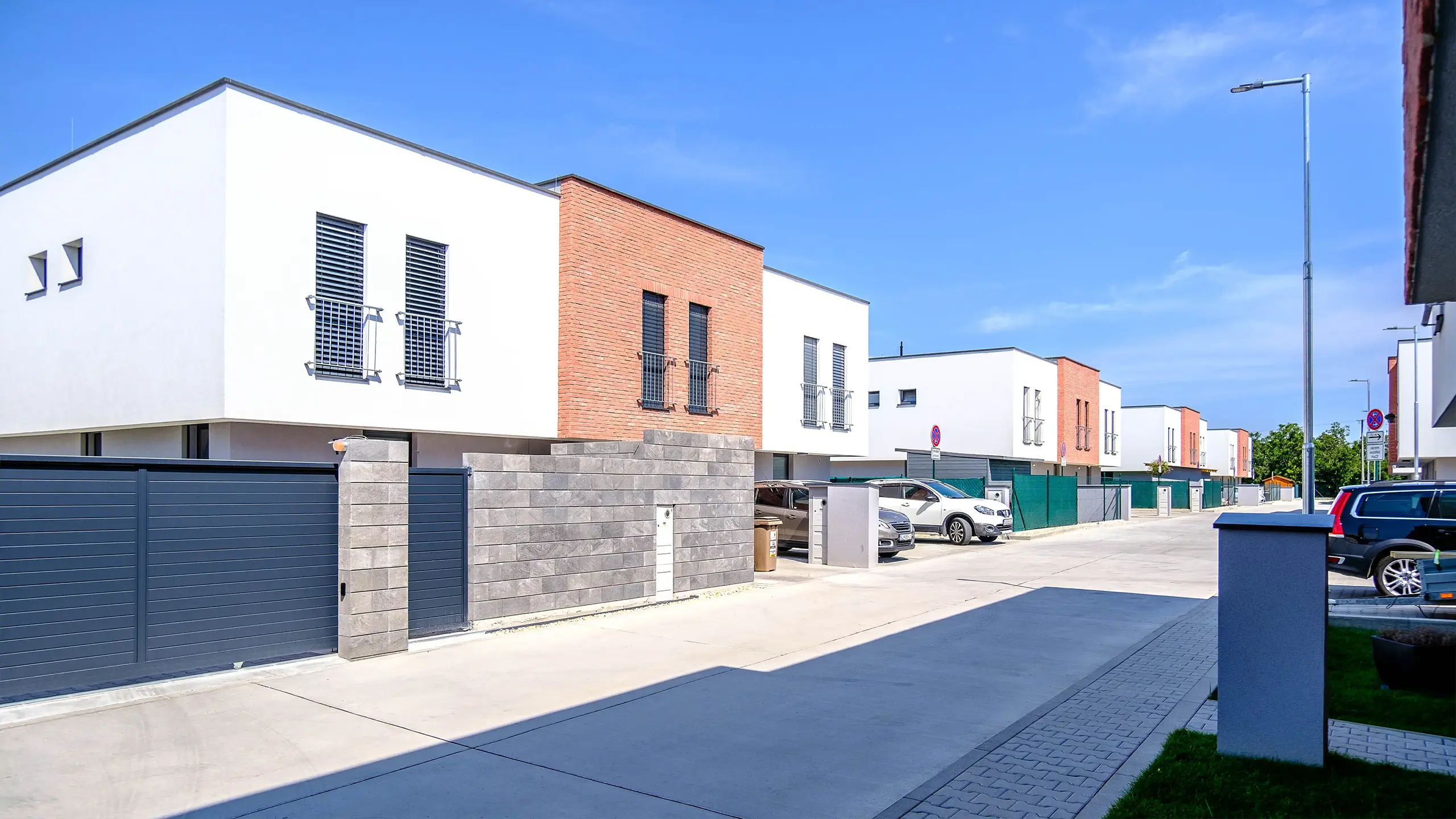 Residential Project Julianin dvor – quiet residential street with family homes - obrázok 3