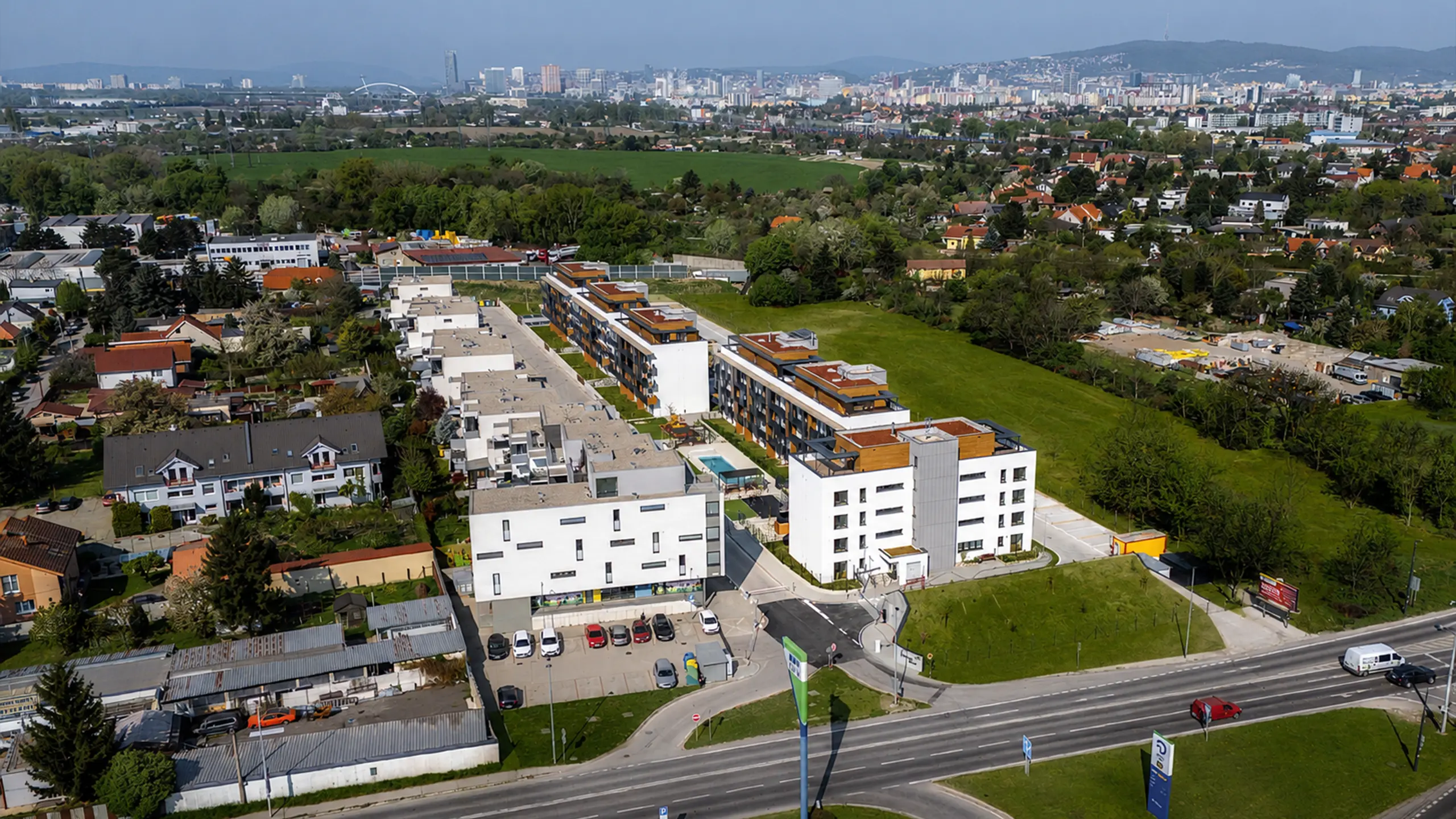 Aerial view of the Laurin dvor residential development in Bratislava. The project consists of modern apartment buildings designed for community-oriented family living with quality public spaces and excellent access to the city centre. - obrázok 2
