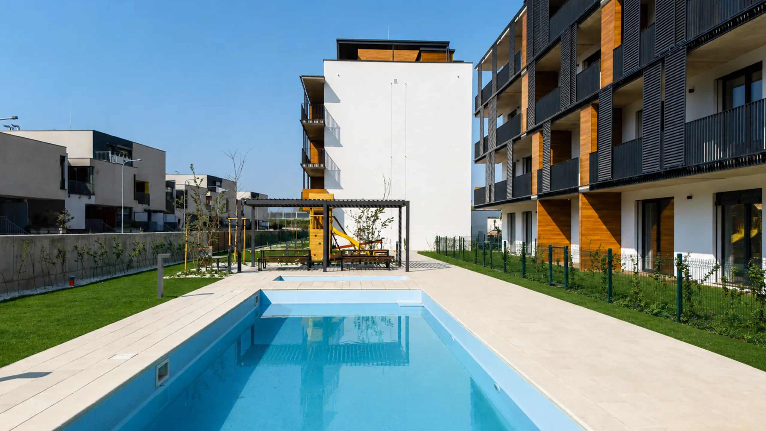 Laurin dvor residential project – detail of the internal community courtyard in Bratislava. A private swimming pool, children’s playground, relaxation pergola and landscaped greenery create a safe environment for leisure, family activities and community living. - obrázok 10