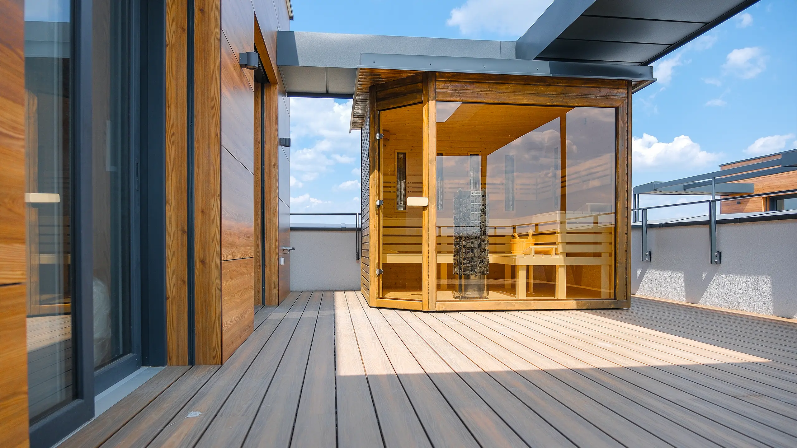 Laurin dvor residential project – private rooftop terrace with an outdoor sauna adjoining a duplex apartment in Bratislava. The spacious outdoor area provides residents with premium comfort, privacy and panoramic views of the surrounding cityscape. - obrázok 11