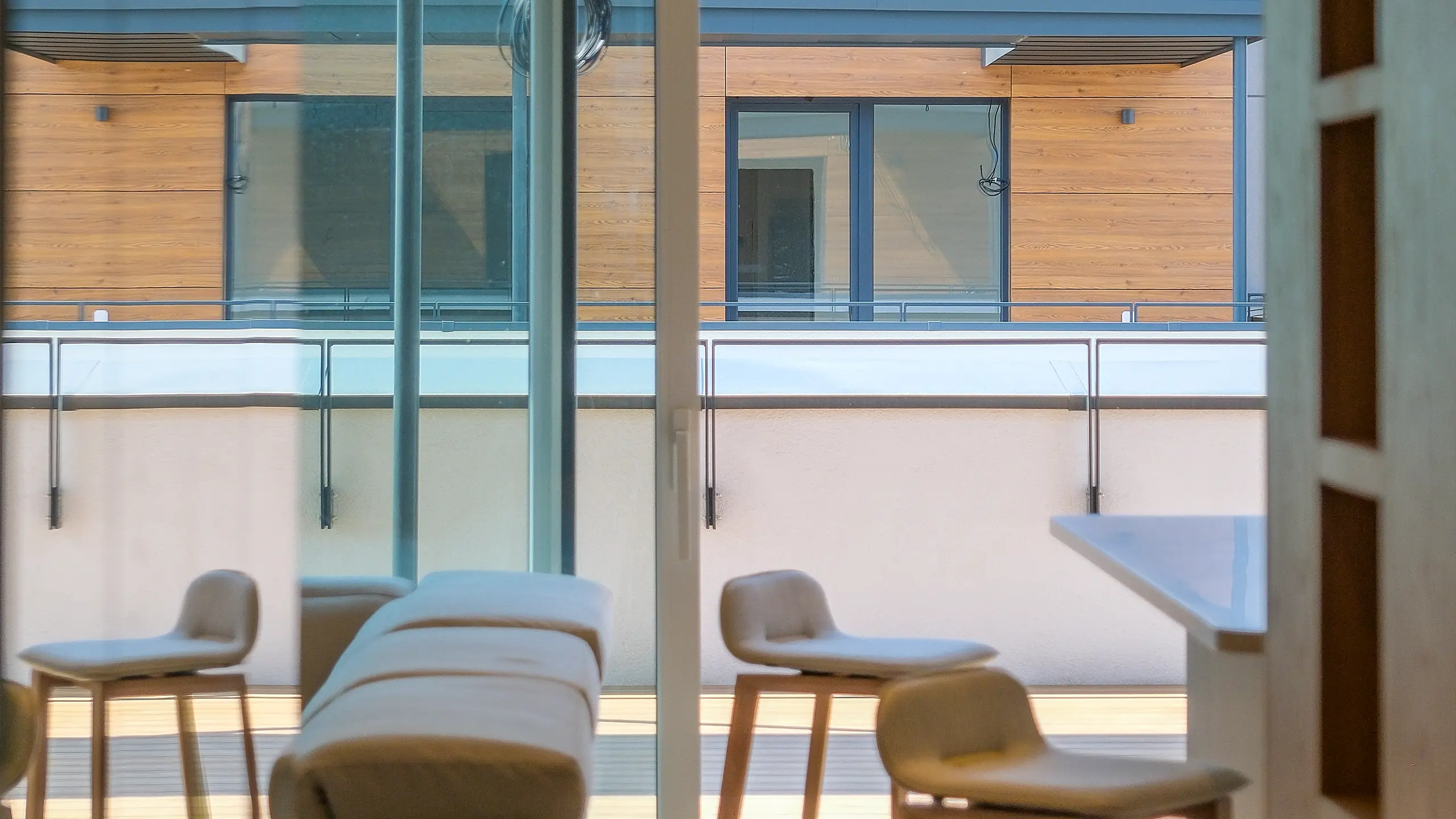 Residential project Laurin court – view from the interior to the terrace. - obrázok 14