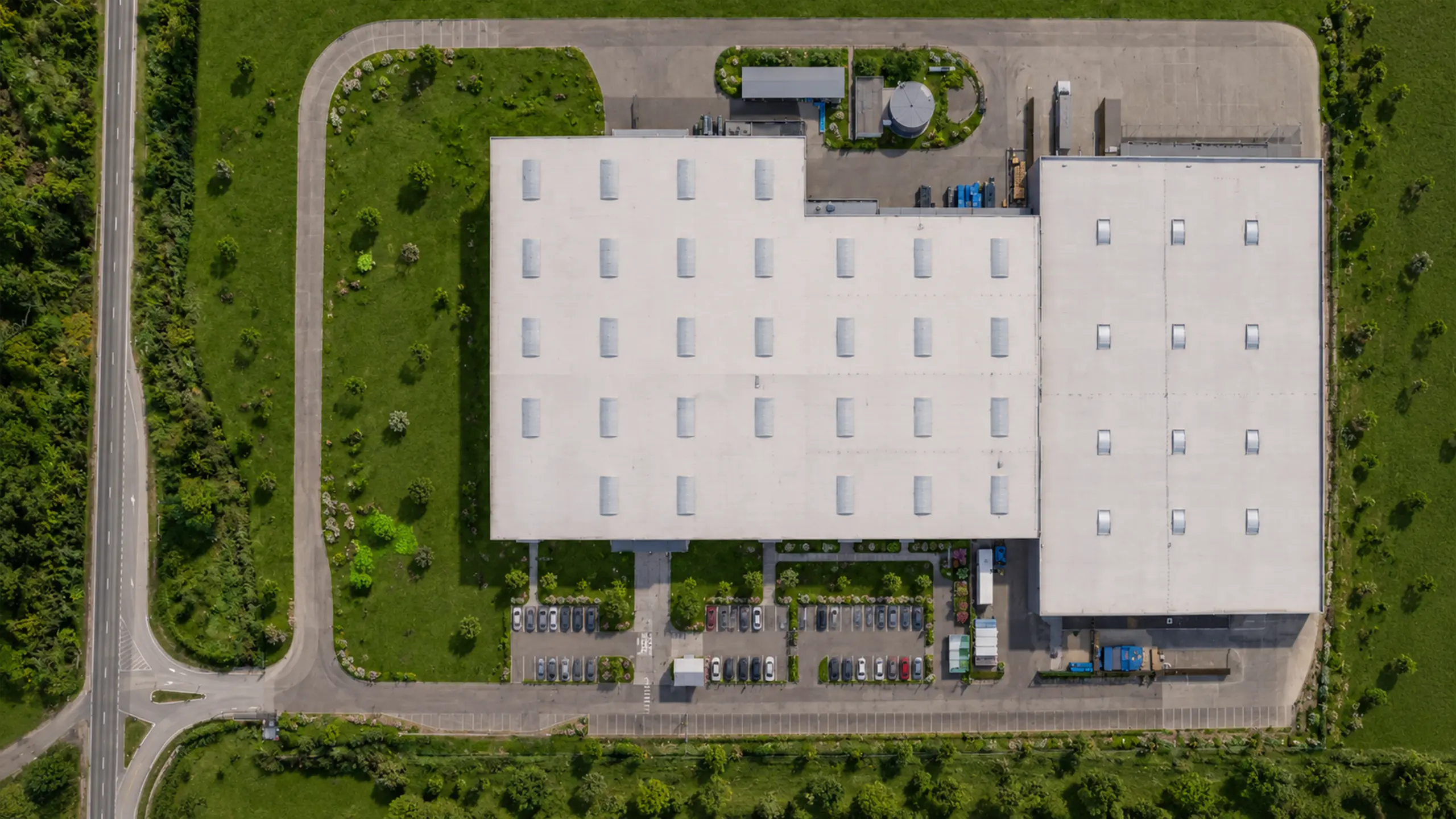 Production-storage hall Salonta - bird's eye view - obrázok 3
