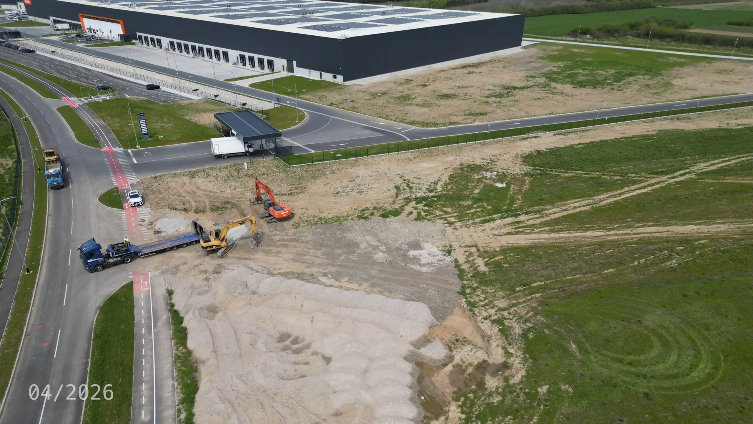 Industrial Project Zagreb 4 – aerial view of site preparation works for the fourth expansion phase of the Zagreb logistics park. The photograph shows land designated for new logistics facilities, construction equipment and connections to the existing industrial park infrastructure. Zagreb 4 builds on the previous development phases and will expand the supply of modern high-standard warehouse space with a focus on energy efficiency, photovoltaic systems and BREEAM certification. - obrázok 6