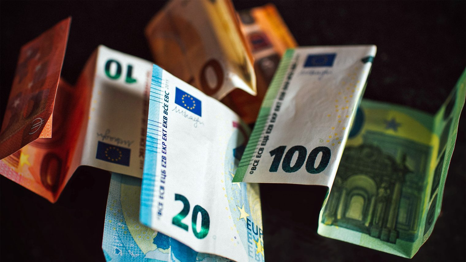 Euro Strengthens, Dollar Weakens
