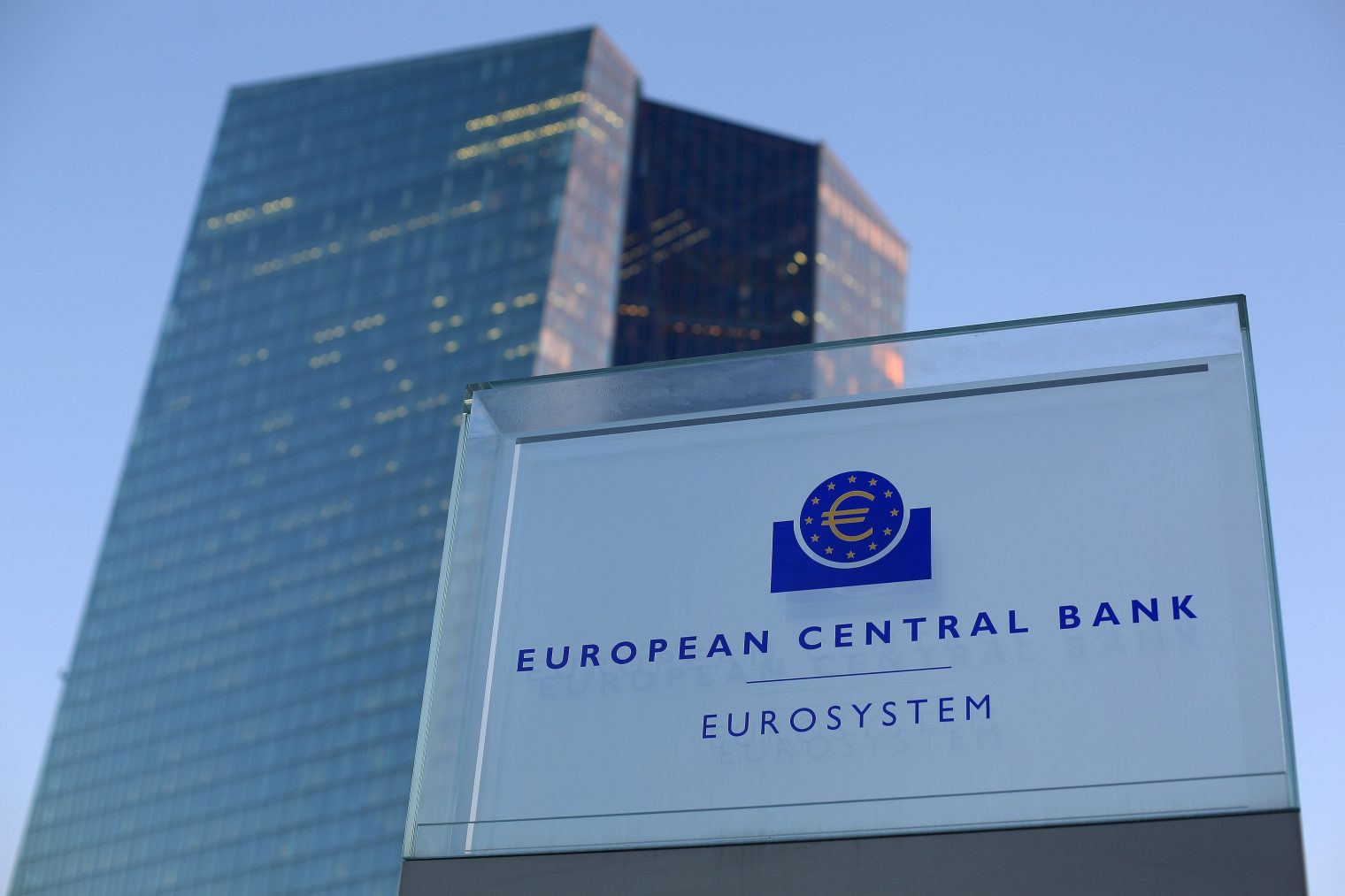 ECB navýšila program nákupu dlhopisov na 1,85 bilióna EUR